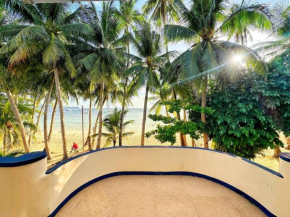 Ocean View Apartment - Absolute Beachfront with Kitchen, Netflix and Fast WiFi